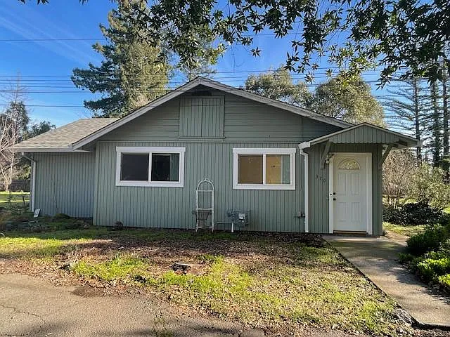 370 Sky Oaks Dr — Photo 2