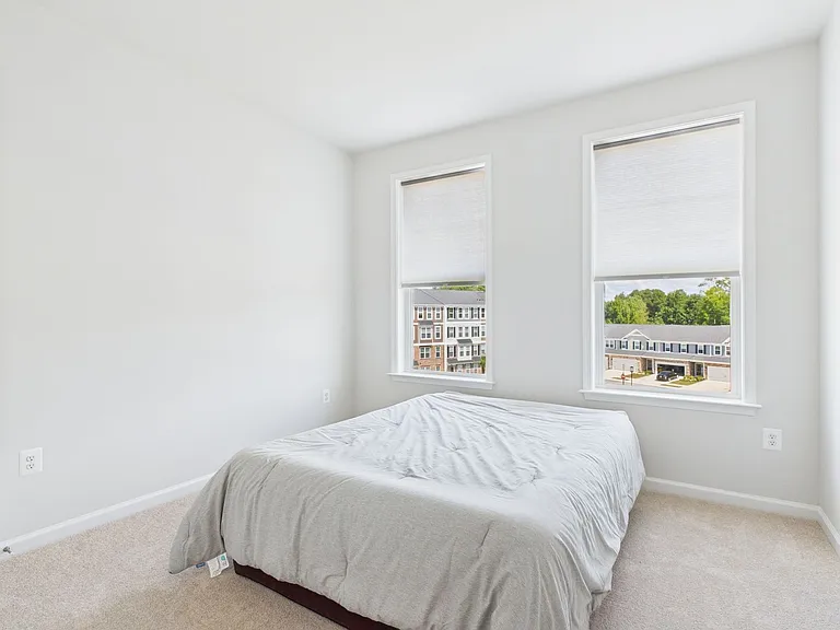 642 Brookwood Glen Ter #B — Photo 32