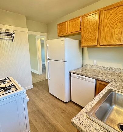 5th image of 2232 Grant St