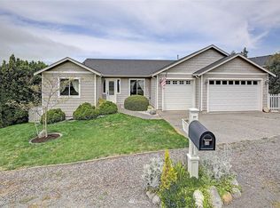 670 Island View Dr, Camano Island, WA 98282