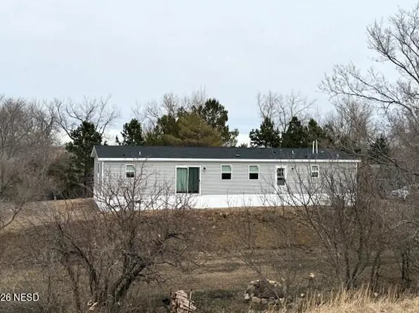 324 1st St NW, Clear Lake, SD 57226