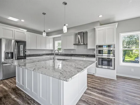 29344 Mary St, Lindstrom, MN 55045