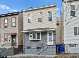 2104 Straubs Ln, Pittsburgh, PA 15212