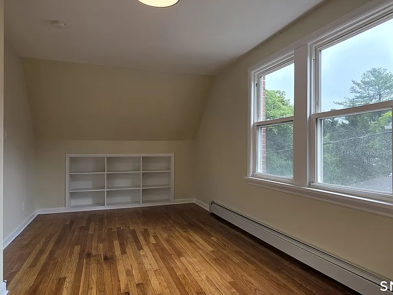 782 Center St — Photo 17