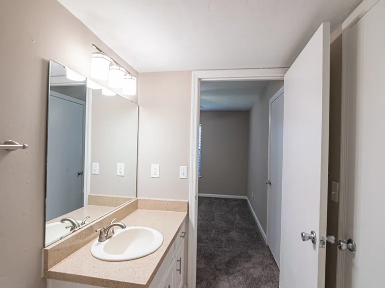 Tanager Apartments — Photo 7