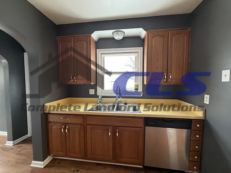 2116 Poplar St — Photo 5