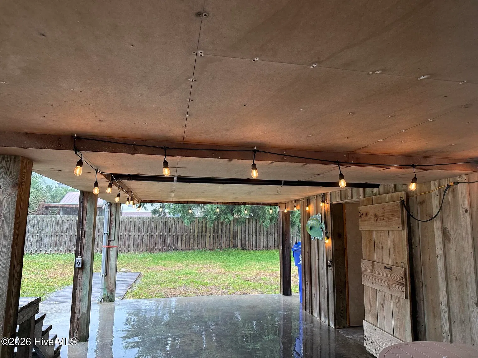 3 bed, 1.0 bath, 1000 sqft, $2,300 — Photo 2