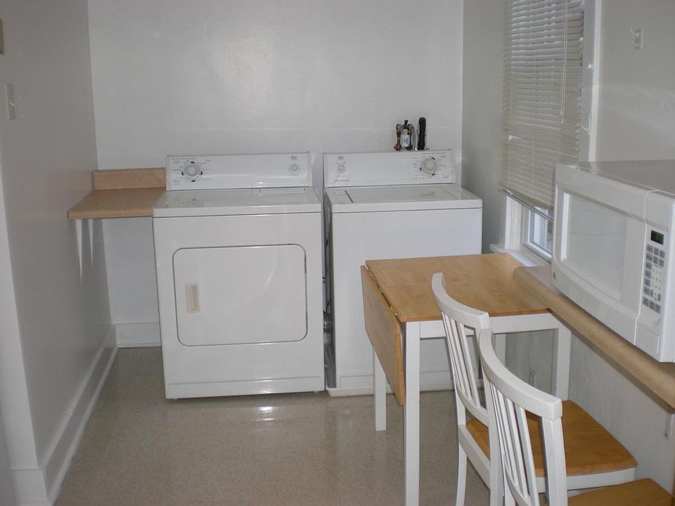 Kitchen/Laundry area