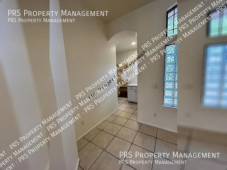 8003 W Clara Ln — Photo 17