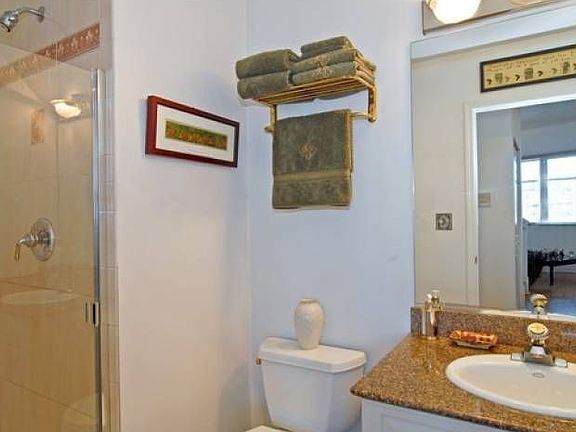 2nd Flr Bathroom