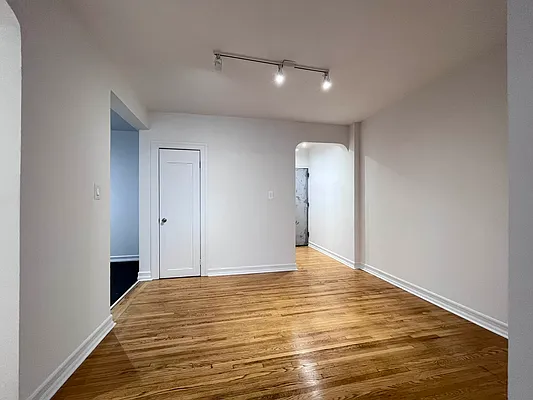 Rented by Lang Realty LLC | media 8