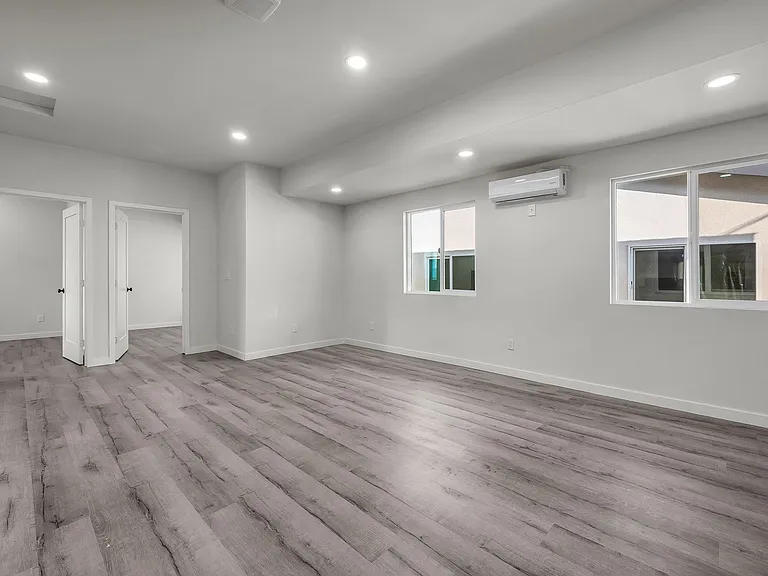 5842 Denver Ave — Photo 16