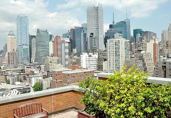 5th image of 444 W 35th St APT 16D