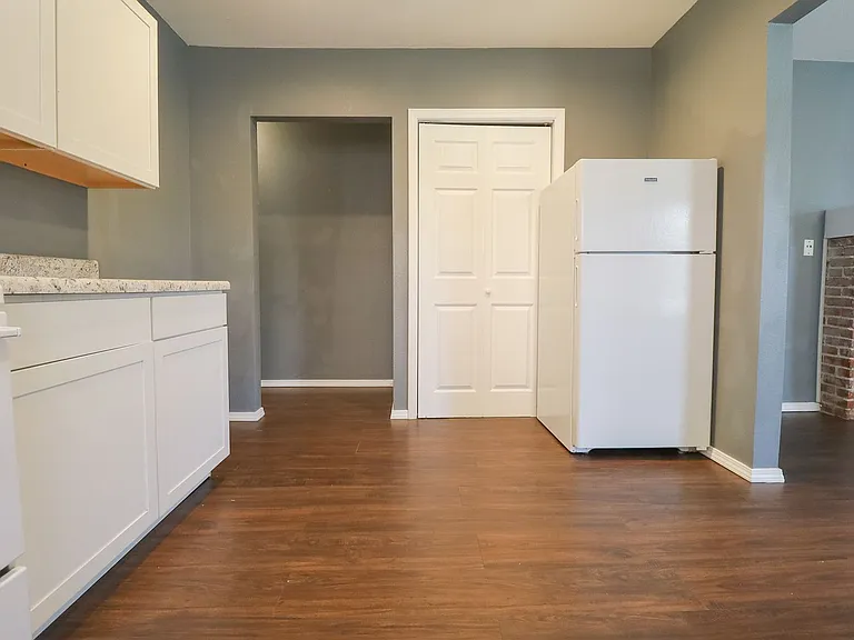 353 S Zunis Ave Duplex — Photo 10