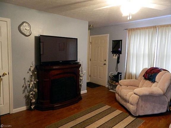5th image of 347 Cherrydale Ave