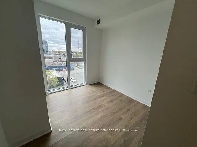 1037 The Queensway #412 — Photo 5