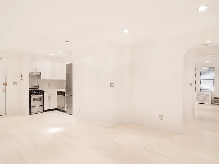 150 W 58th St #5C — Photo 2