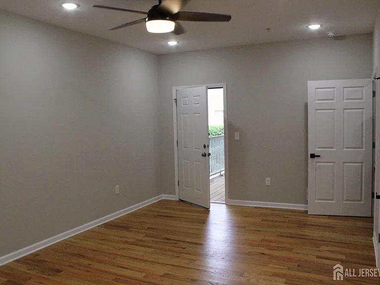 120 Forest Dr — Photo 16