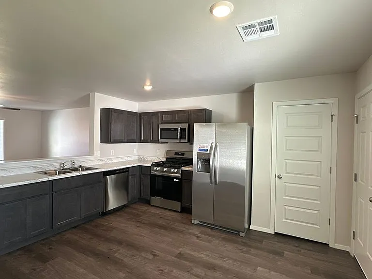 1011 W Fargo Rd — Photo 5