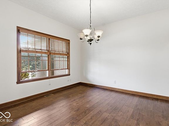 5th image of 5428 Calvert Ln