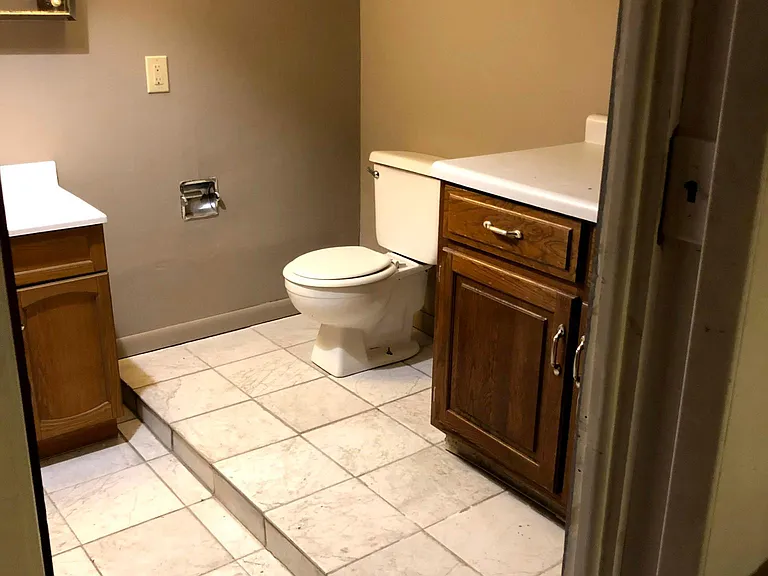 323 N Hillsdale Dr — Photo 12