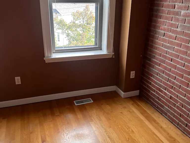 29 Beacon St #2 — Photo 13