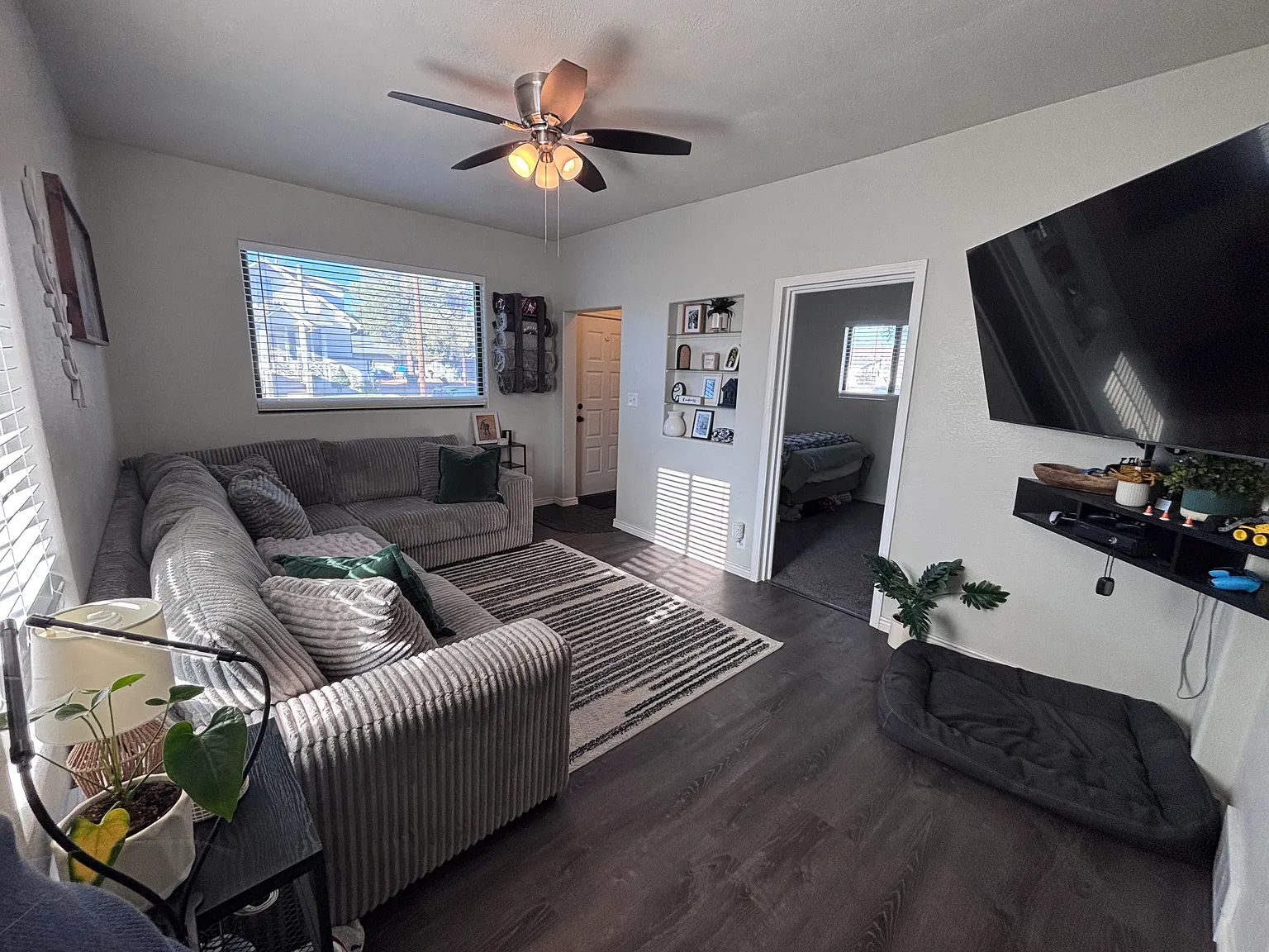 3 bed, 1066 sqft, $2,300 — Photo 2