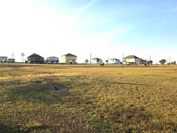1 Mockingbird Ln, Anahuac, TX 77514