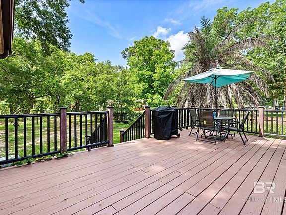 4th image of 10624 Pecan Dr
