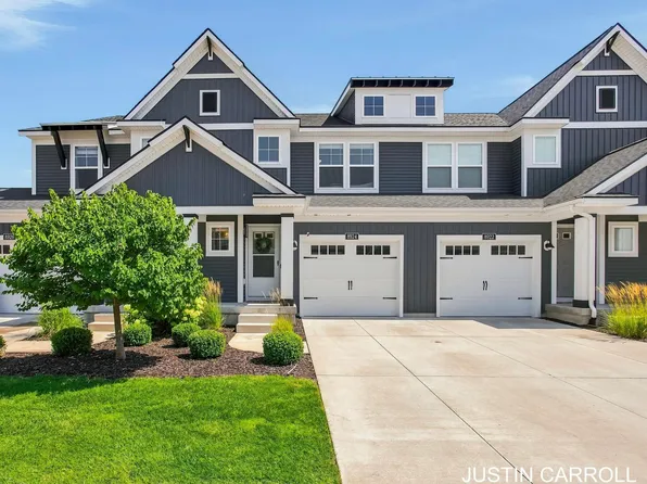 8924 Barrington Ln #40, Jenison, MI 49428