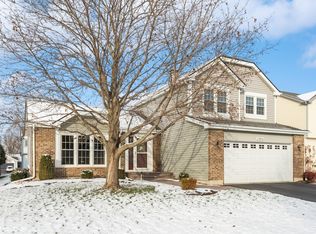 27W060 Sycamore Ln, Winfield, IL 60190
