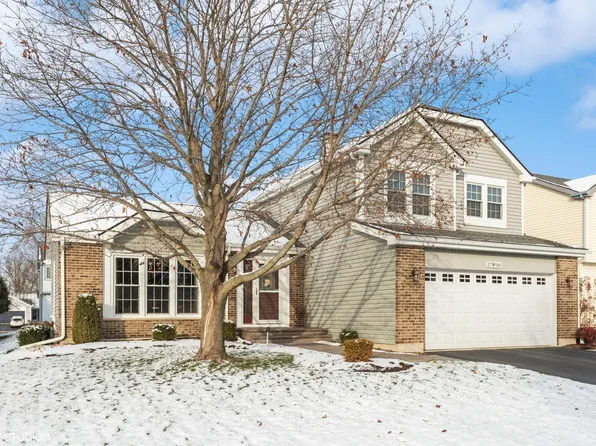 27W060 Sycamore Ln, Winfield, IL 60190