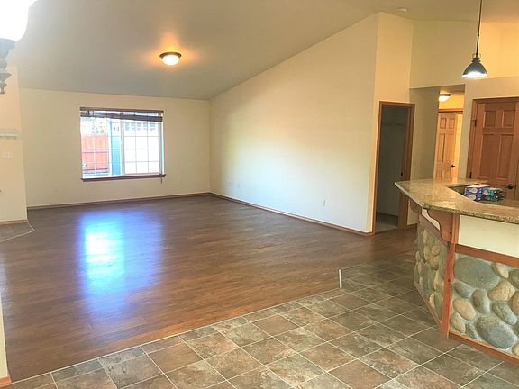 3rd image of 3329 33rd Ln NE