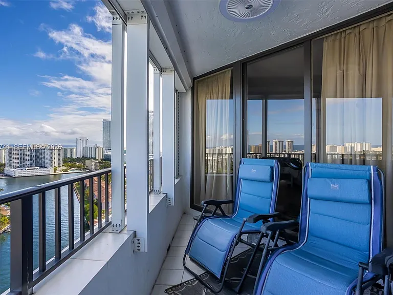 300 Three Islands Blvd #Penthouse 3A — Photo 6