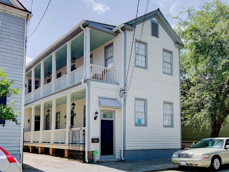 53 America St — Photo 1