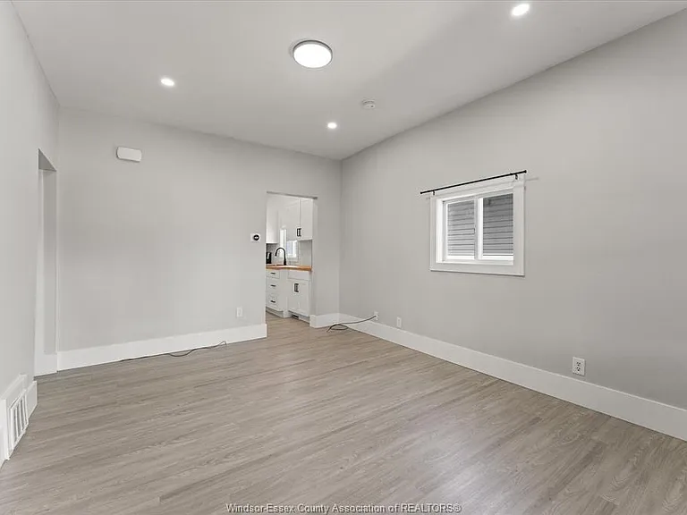 371 Curry Ave — Photo 9