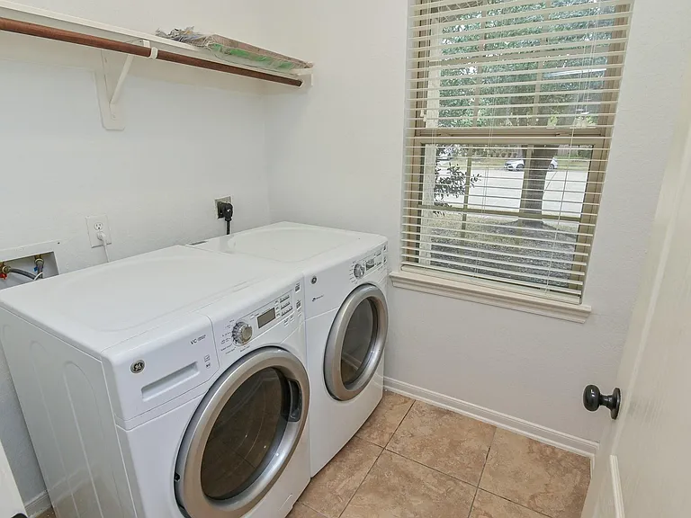 6026 Baileys Run Ln — Photo 32