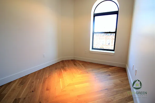 Rented by Evergreen Apartments BK | media 43