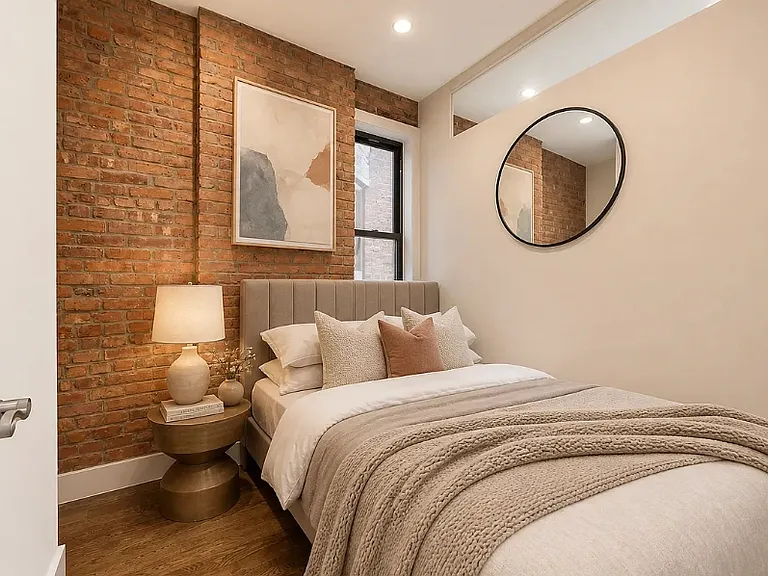 244 W 22nd St #2E — Photo 5