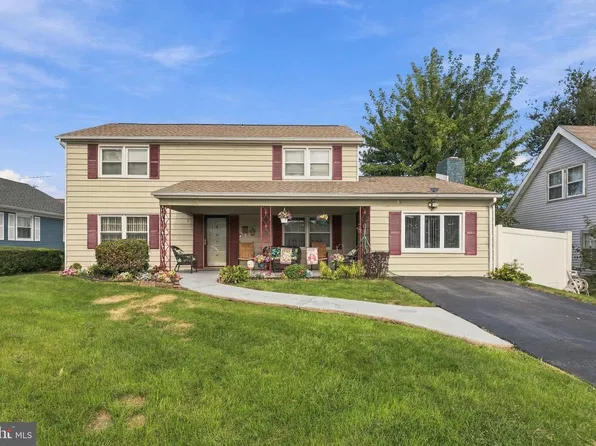 71 Medford Ln, Willingboro, NJ 08046