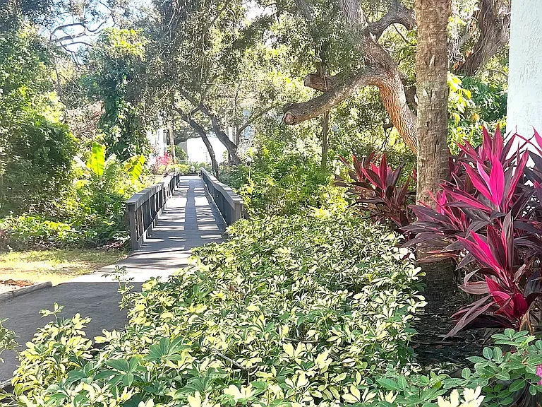 The Apartments at Oak Creek — Photo 10