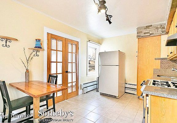 3rd image of 7022 Manse St