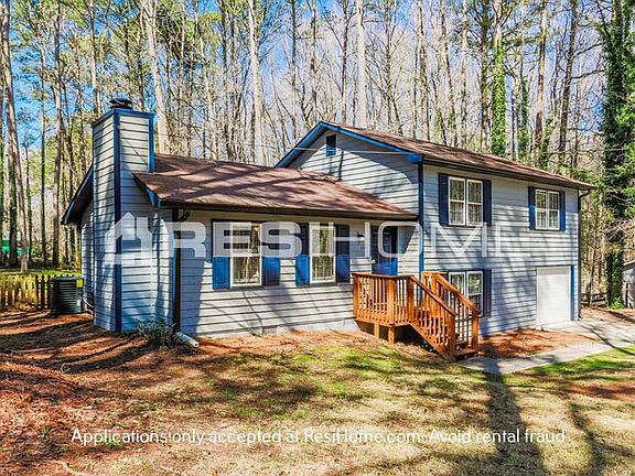 3rd image of 3945 Woodland Cir SE