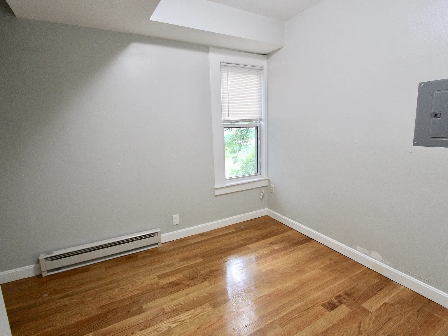 4 bed, 1176 sqft, $3,600 — Photo 4