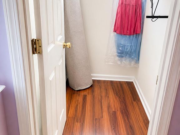5th image of 362 Charter Oak Ct