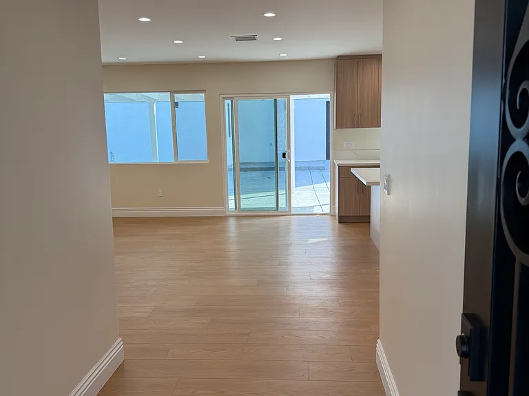 11575 Garrick Ave — Photo 12