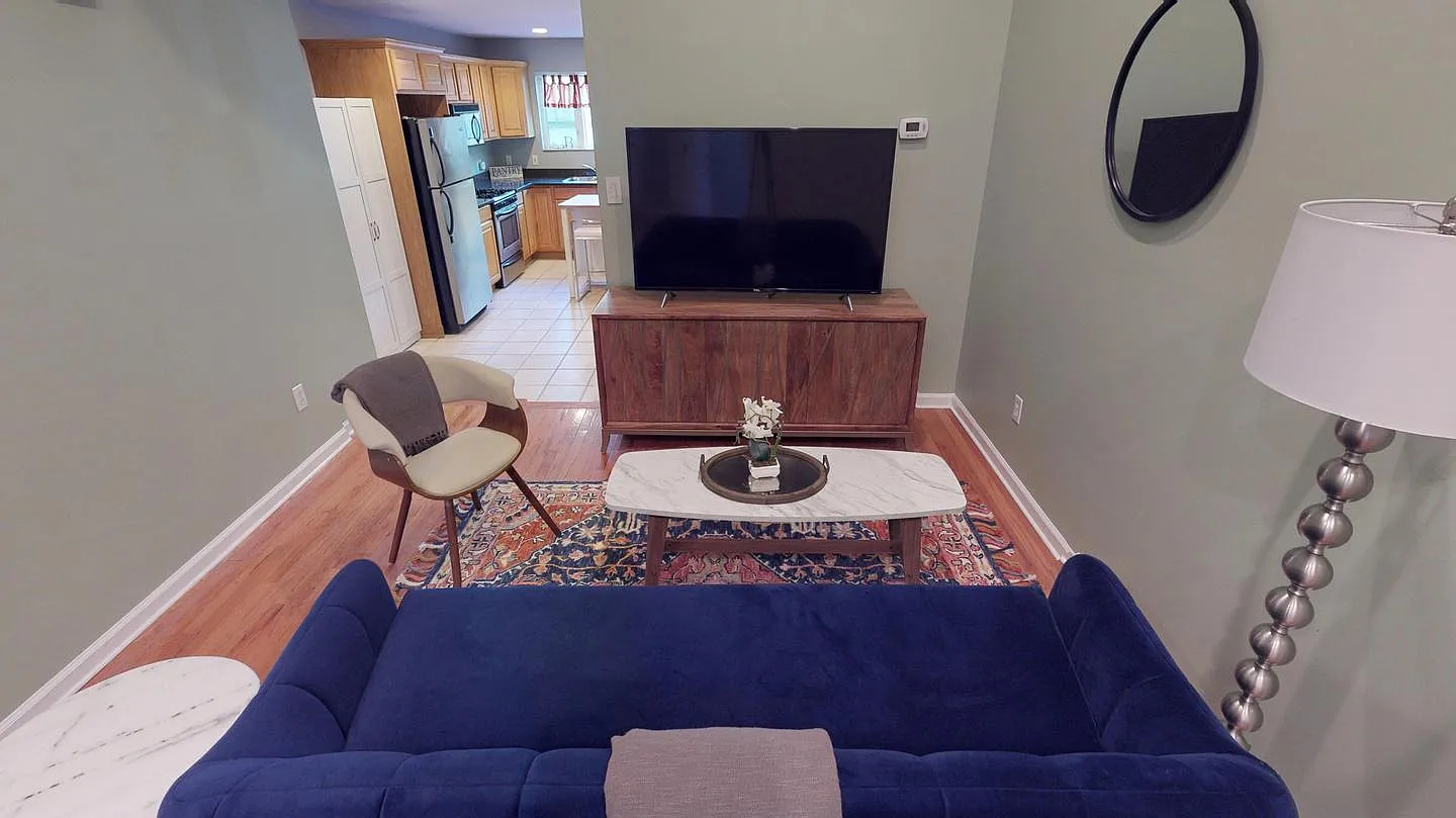 Private Bedroom in Classic Northern Liberties Apartment with Great Views — Photo 1