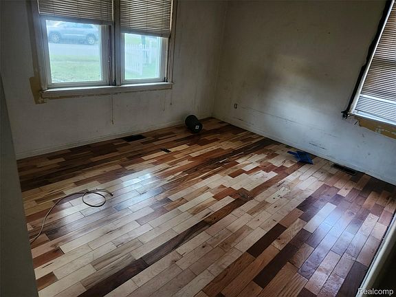 3rd image of 1515 Inner Dr