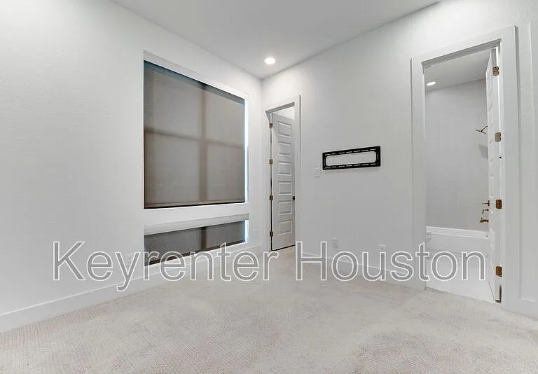 2928 Lamar St — Photo 24
