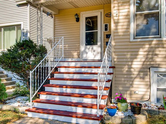 3rd image of 4736 W Waveland Ave